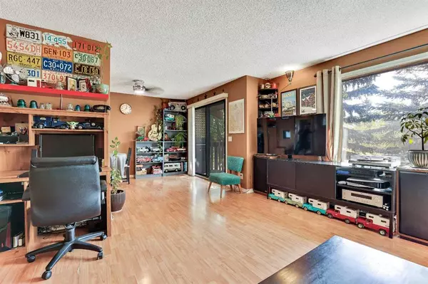 Calgary, AB T2A 6L4,136 Abberfield PL NE