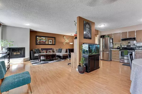 Calgary, AB T2A 6L4,136 Abberfield PL NE