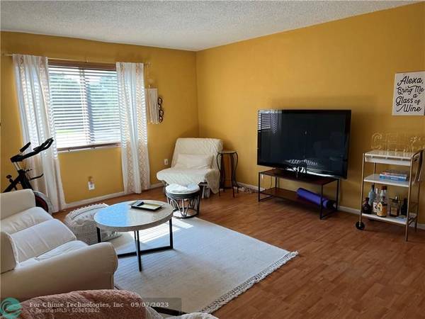 1320 Miami Rd  #12,  Fort Lauderdale,  FL 33316