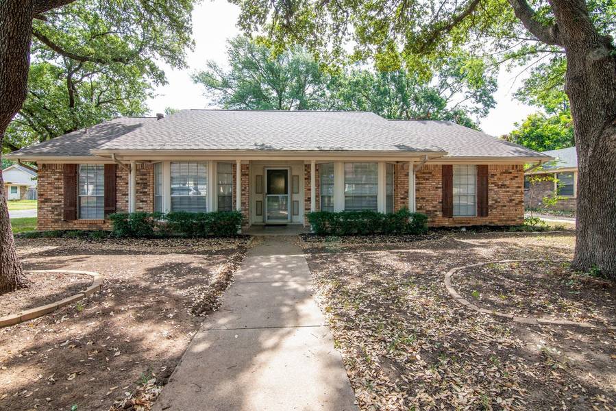 2405 Radcliffe Drive, Arlington, TX 76012