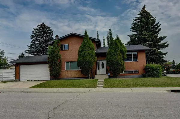 Calgary, AB T2K 2H8,4707 Nipawin CRES NW