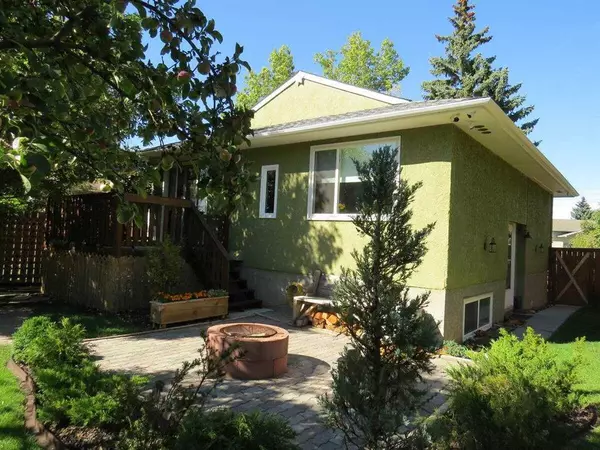 Calgary, AB T2B 2P6,108 Doverglen CRES SE