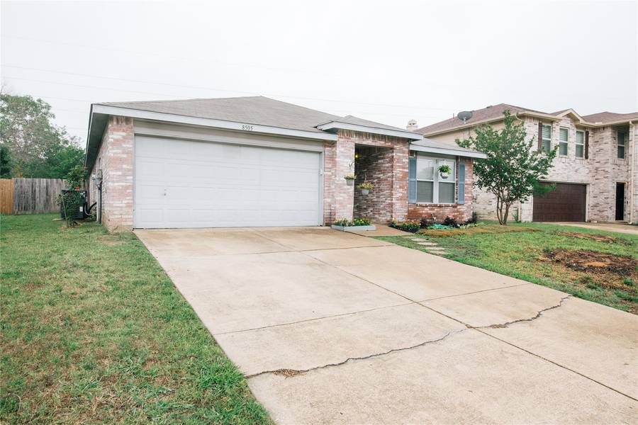 8505 Swan Park Drive, Denton, TX 76210