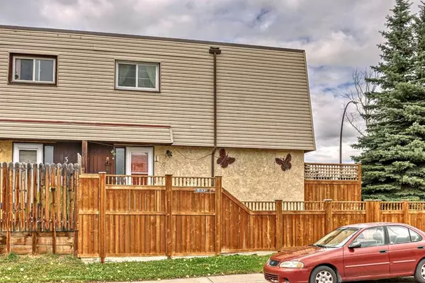 Calgary, AB T2K 5L4,7 Blackthorn Bay NE #1