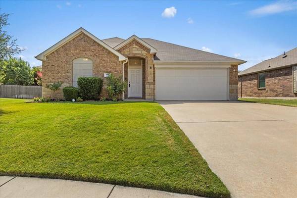 749 Misty Oak Trail, Burleson, TX 76028