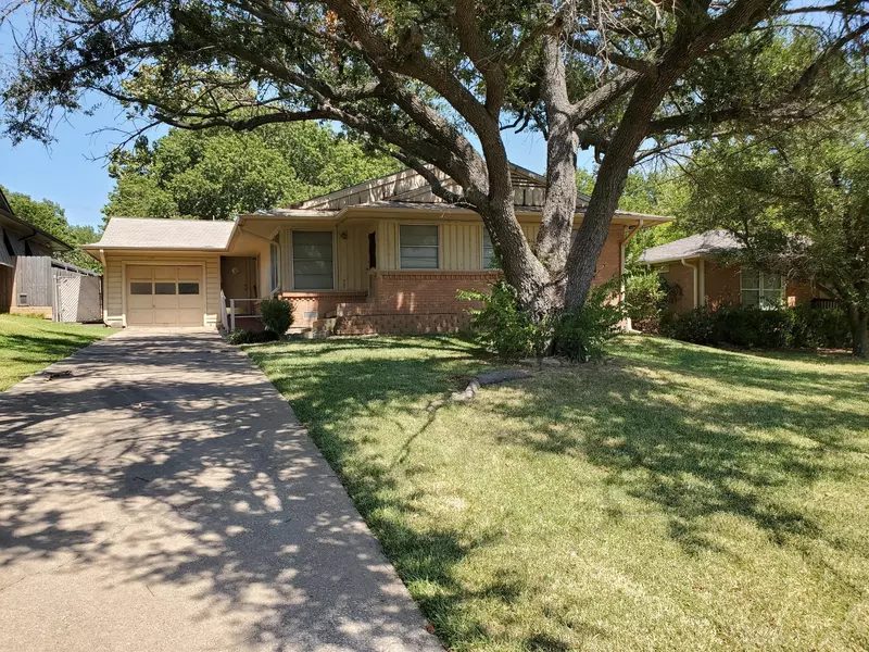 427 N Holly Avenue, Sherman, TX 75092