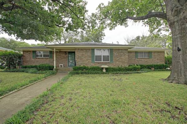 1213 Wedgewood Drive, Cleburne, TX 76033