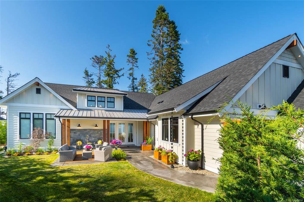 Qualicum Beach, BC V9K 0A2,887 Bluffs Dr