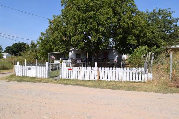 907 N Blanco Street, Coleman, TX 76834