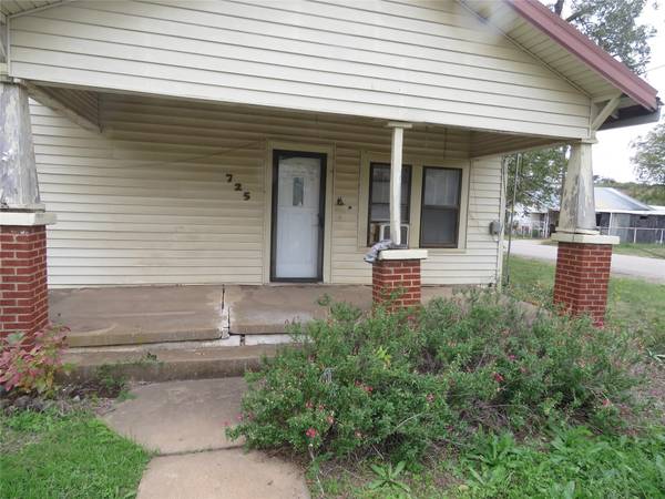 Coleman, TX 76834,725 W Cedar Street