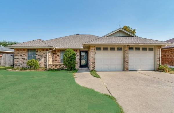 1608 S Bent Tree Trail, Grand Prairie, TX 75052