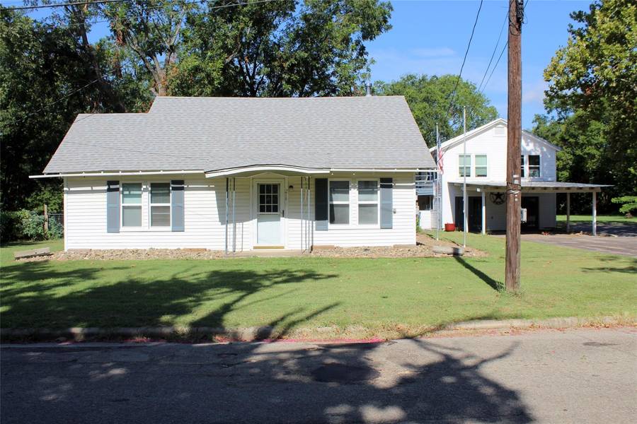 214 S Post Oak Street, Winnsboro, TX 75494