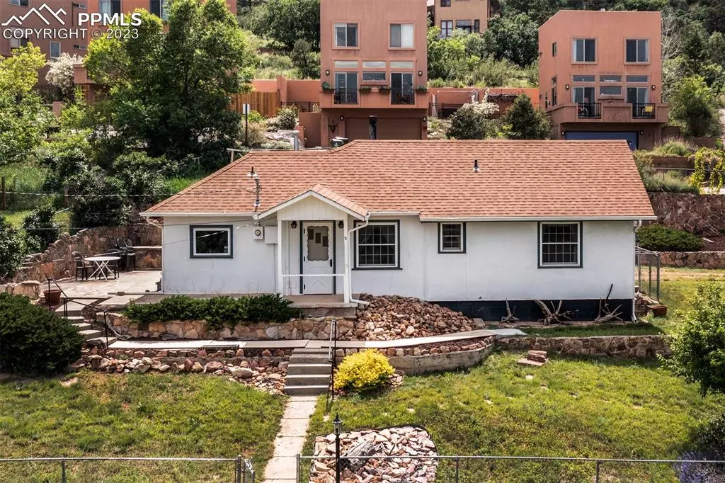 Manitou Springs, CO 80829,2 Garnett AVE