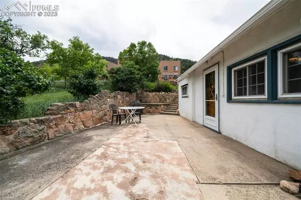 Manitou Springs, CO 80829,2 Garnett AVE