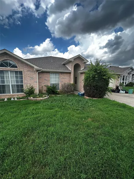 2024 Southwood Trail, Grand Prairie, TX 75052