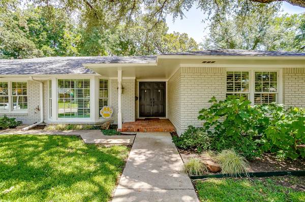 2817 Hartwood Drive, Fort Worth, TX 76109