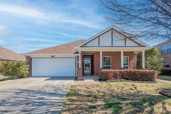 8225 Macgregor Drive, Arlington, TX 76002