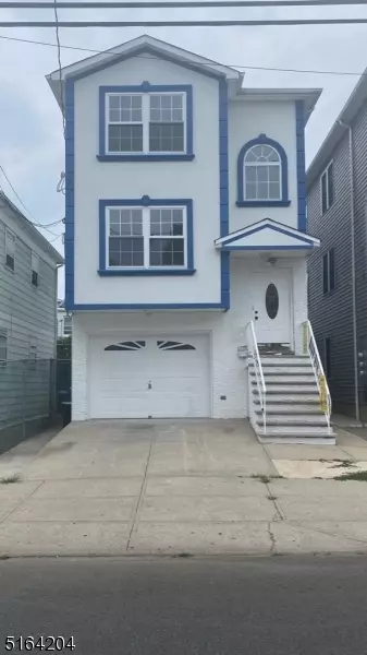 23 Spencer St, Elizabeth City, NJ 07202