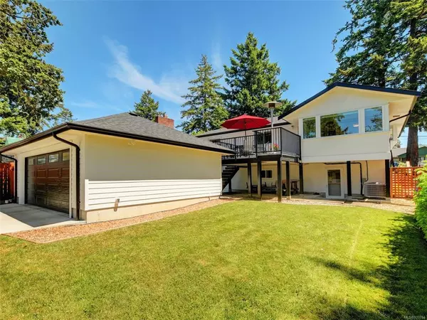 2844 Adelaide Ave, Saanich, BC V9A 2L4