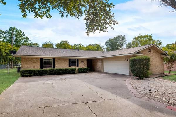 150 Poinsettia Circle, Terrell, TX 75160