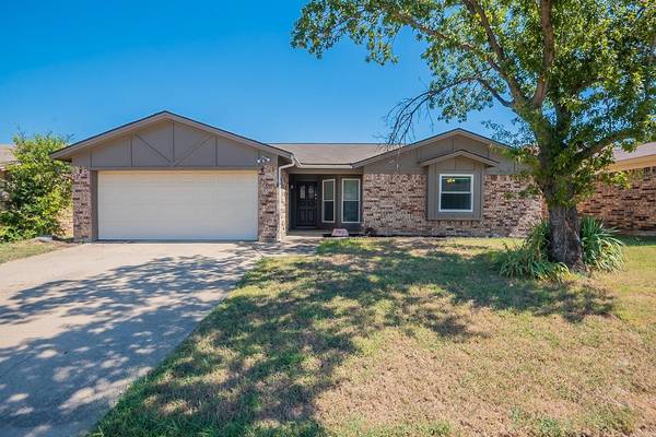 7932 Lazy Brook Drive, Watauga, TX 76148