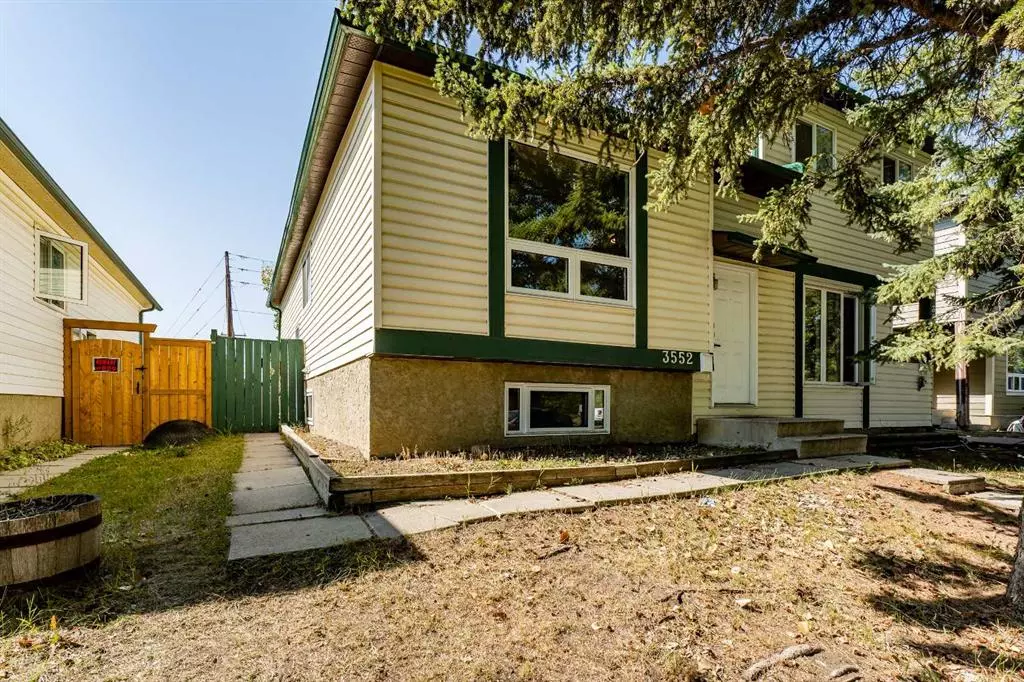 Calgary, AB T2W5B1,3552 Cedarille DR SW