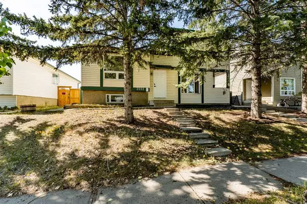 Calgary, AB T2W5B1,3552 Cedarille DR SW