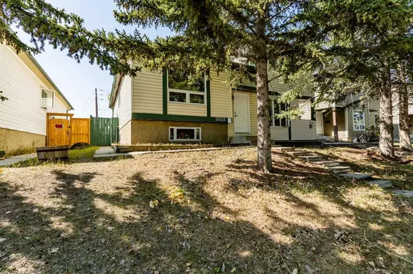 Calgary, AB T2W5B1,3552 Cedarille DR SW