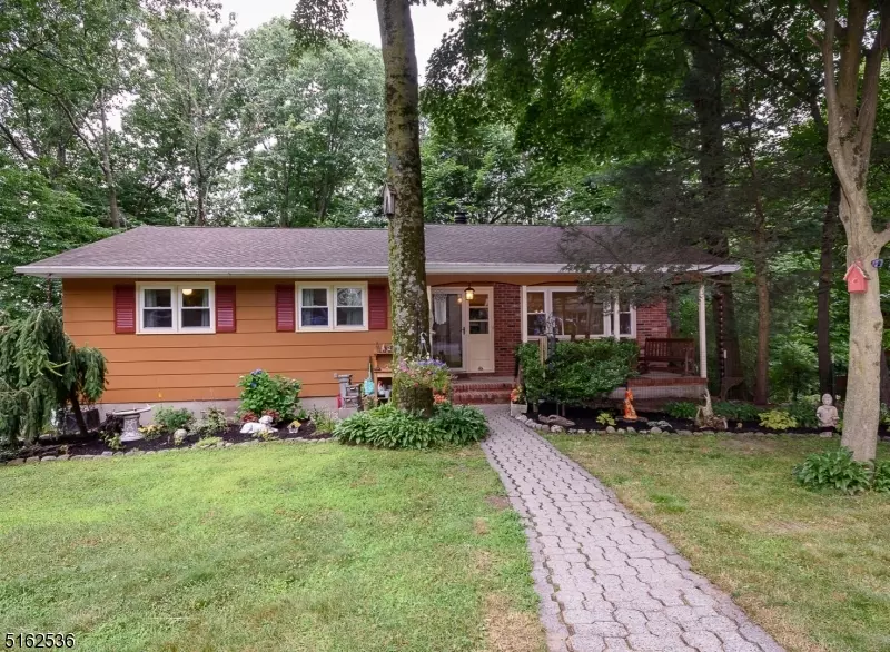 18 Linnea Pl, Ringwood Boro, NJ 07456