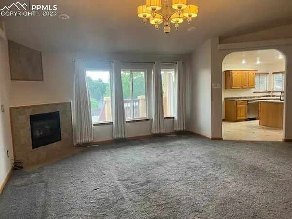 Pueblo, CO 81005,3414 Alturas DR