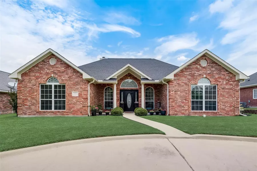 705 Willowcreek Circle, Corsicana, TX 75110