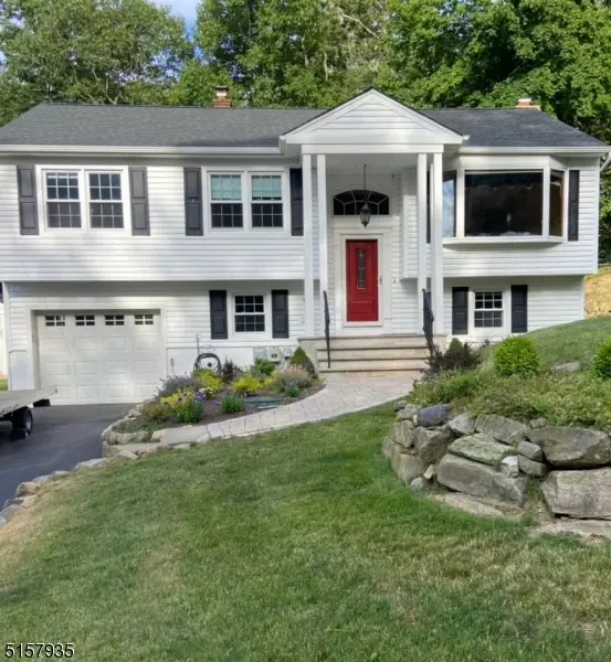 31 Upper High Crest Dr, West Milford Twp., NJ 07480