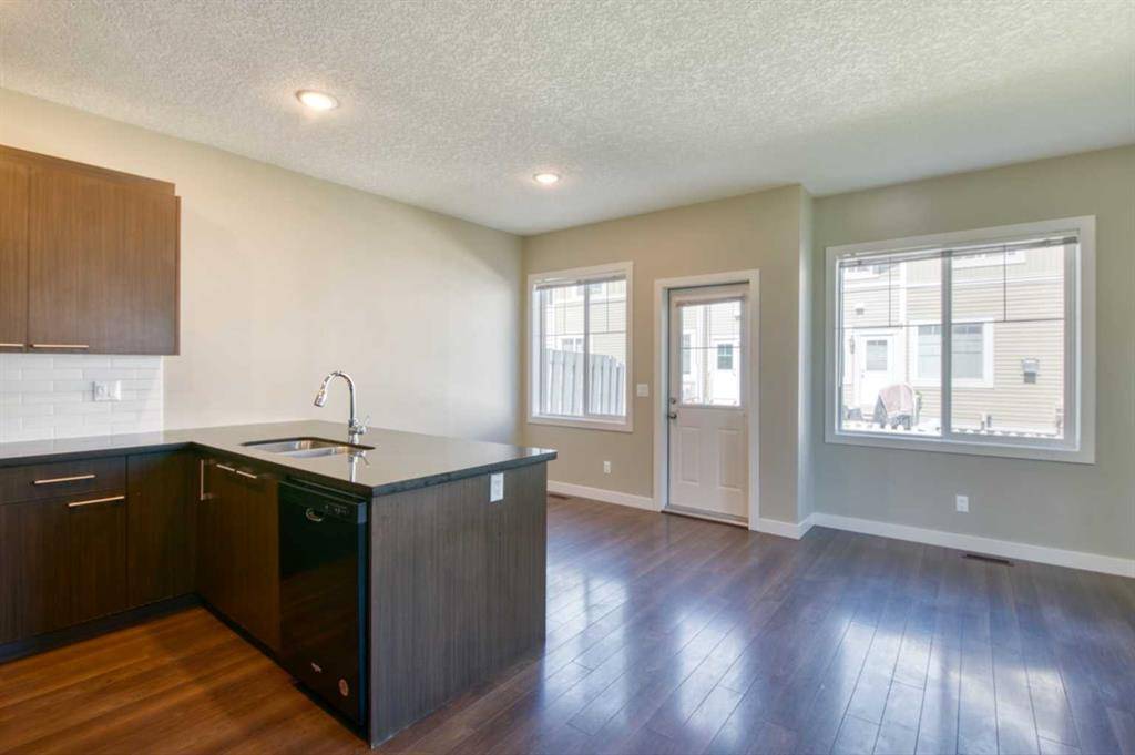 Chestermere, AB T1X 0P6,300 Marina DR #133