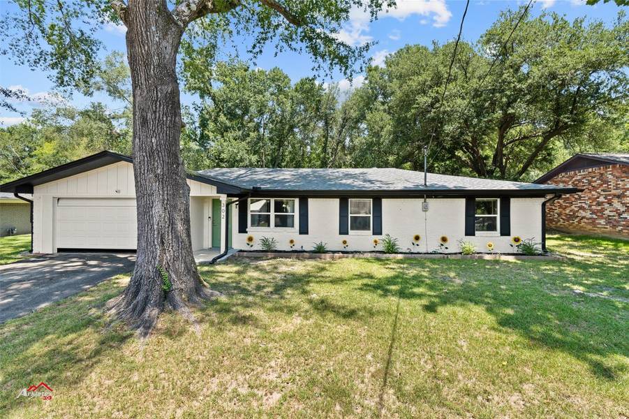 302 Fenton Road, Longview, TX 75604