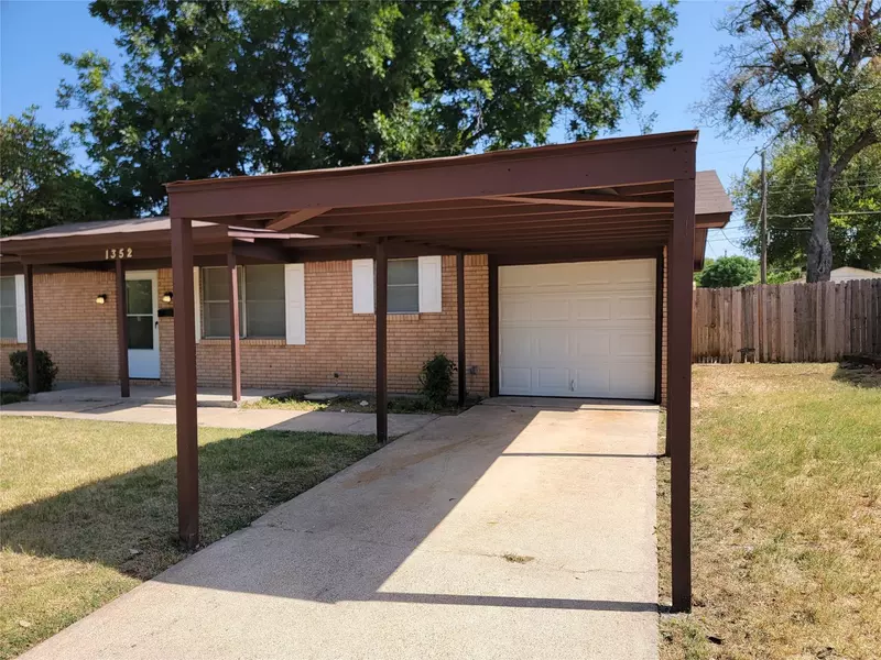 1352 E Anthony Street, Fort Worth, TX 76115