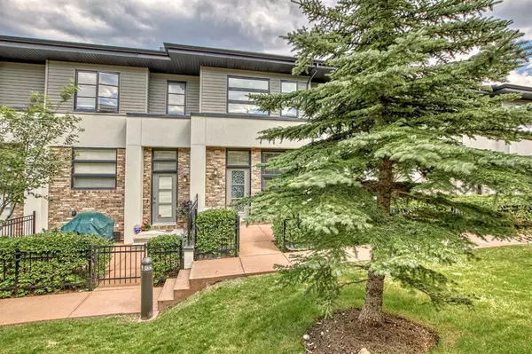 Calgary, AB T3H 0H8,205 Aspen Hills Villas SW