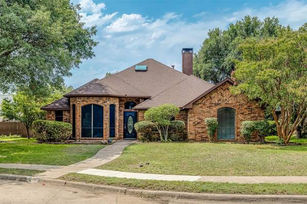 922 Willow Brook Drive, Allen, TX 75002