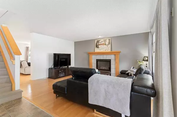 Calgary, AB T3M 1A9,58 Cranwell Close SE