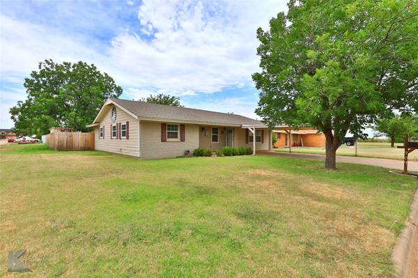 704 NW Avenue H, Hamlin, TX 79520