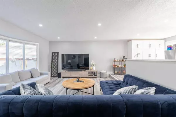 Calgary, AB T3K 1P8,76 Berwick CRES NW