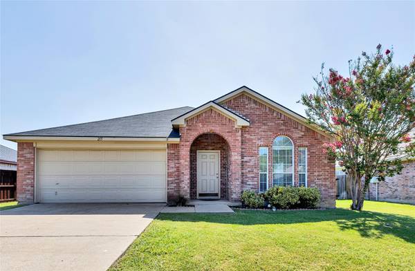 215 S Chestnut Street, Forney, TX 75126