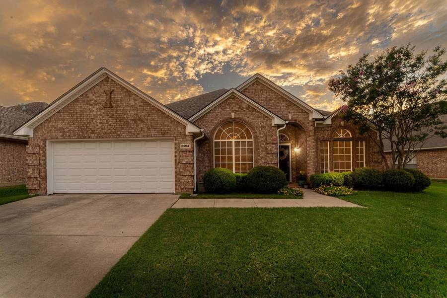 6504 Fox Glen Drive, Arlington, TX 76001