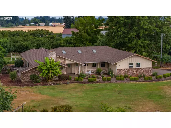 Explore the Stunning Salem, OR Property at 7855 72nd Ave NE