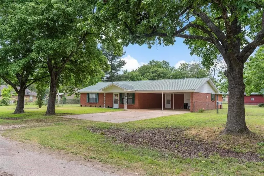 47 County Road 44090, Powderly, TX 75473