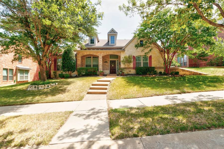 1027 Damsel Caroline Drive, Lewisville, TX 75056