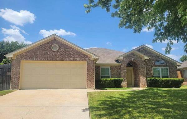 1611 Crestmeadow Lane, Mansfield, TX 76063