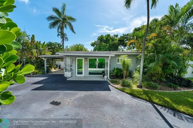 330 NW 3rd Ct, Boca Raton, FL 33432