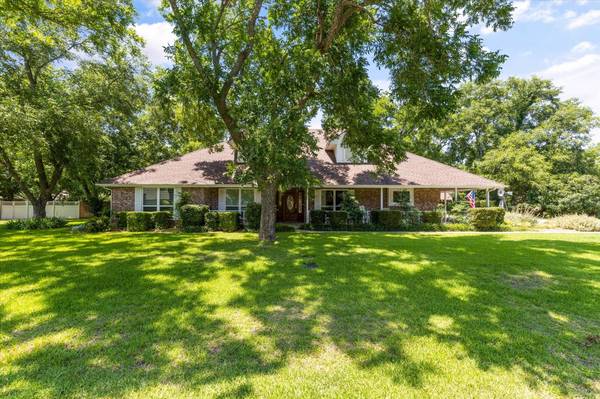 5817 Long Drive, Granbury, TX 76049