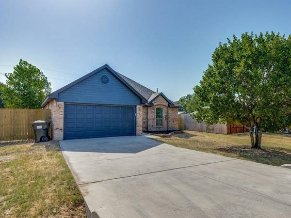 336 Elmwood Street, Azle, TX 76020