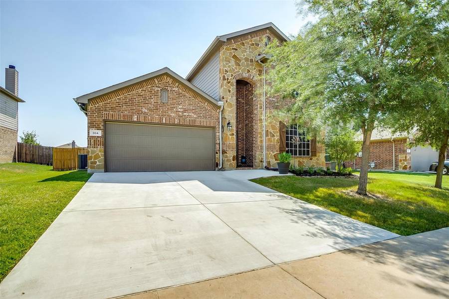 304 Coral Vine Lane, Burleson, TX 76028